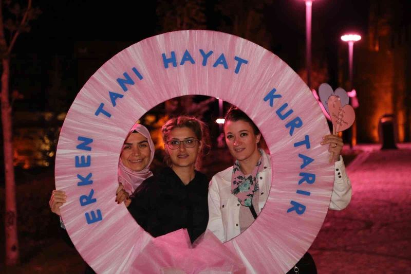 Erzurum’da meme kanserine dikkat çektiler
