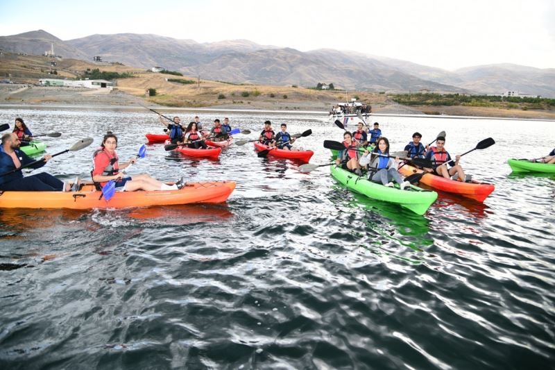 Karakaya Barajında su sporları etkinliği
