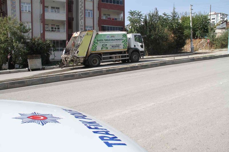 Elazığ’da çöp toplama aracının çarptığı kadın hayatını kaybetti
