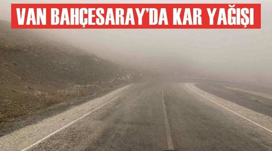 Van Bahçesaray’da kar yağışı