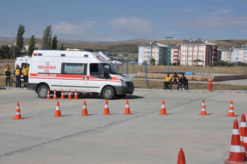 Kars’ın ambulans şoförleri kışa hazır
