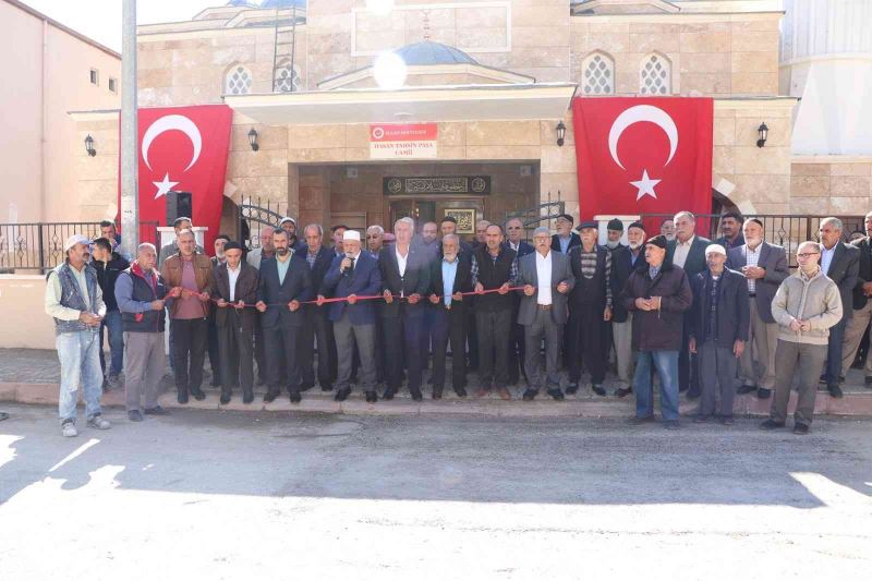 Deprem sonrası yıkılan Hasan Tahsin Paşa Camisi dualarla yeniden ibadete açıldı
