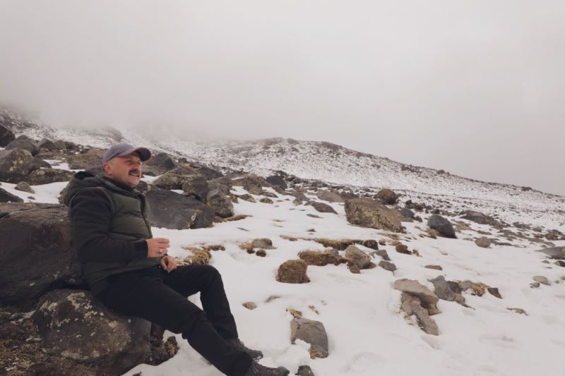 Ağrı Valisi Varol, teröristlerden temizlenen Ağrı Dağı’nda yol açma çalışmalarını inceledi
