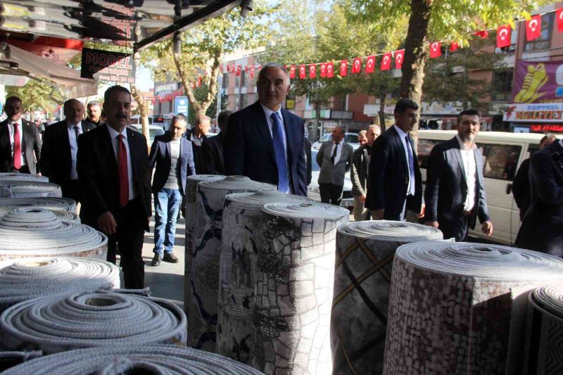 Bakan Ersoy, Erzincan’da esnaf ziyaretinde bulundu
