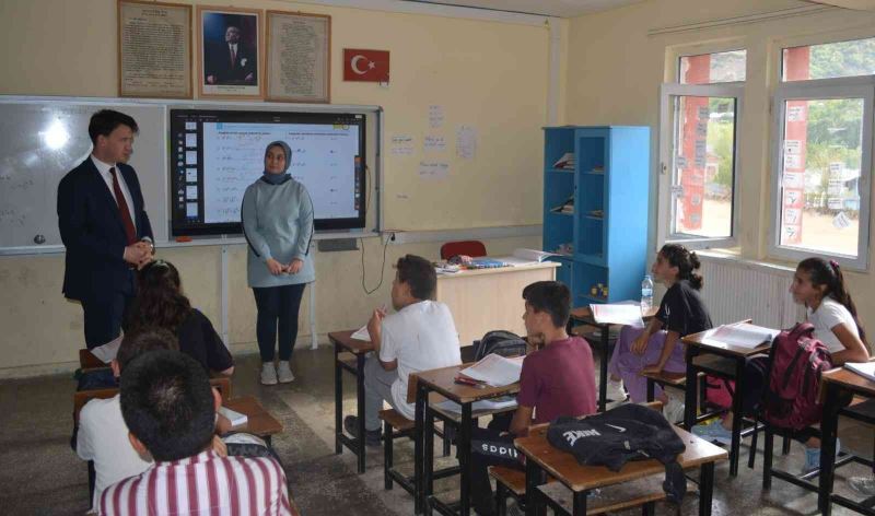 Kaymakam Gürses, öğrenci ve vatandaşlarla bir araya geldi
