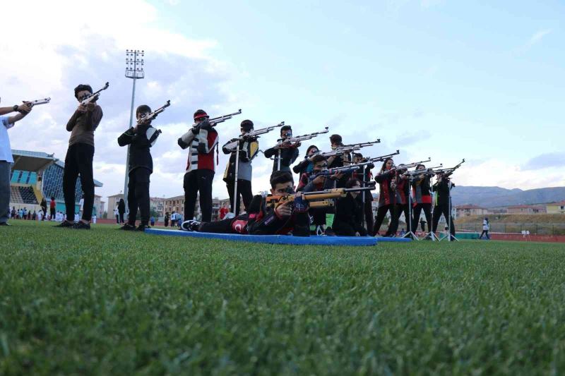 Erzincan’da Amatör Spor Haftası, renkli görüntülere sahne oldu
