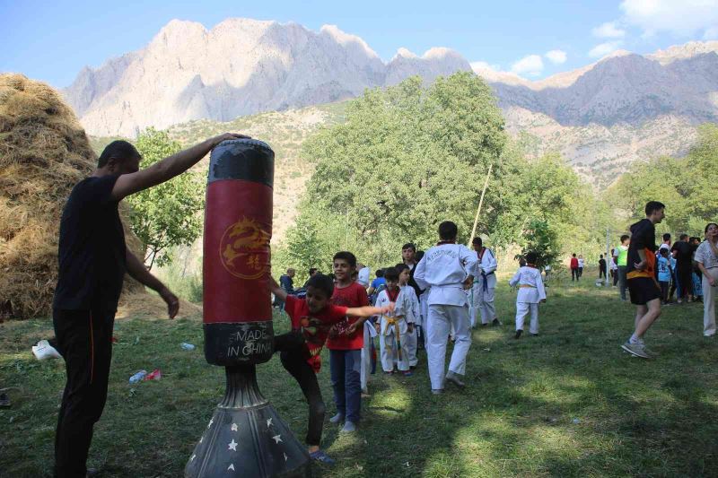 Irak sınırındaki köylerde spor etkinlikleri
