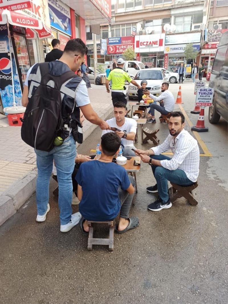 Polis ekipleri vatandaşlara KADES’i  anlattı
