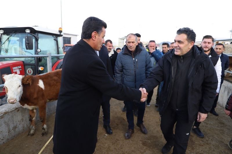 Başkan Demir’den hayvan pazarına ziyaret
