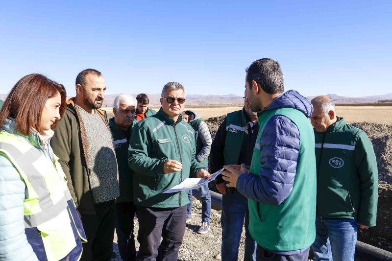 Bölge Müdürü Yavuz; Ağrı Yazıcı sulaması 2 kısım inşaatında ve derecek barajında incelemelerde bulundu
