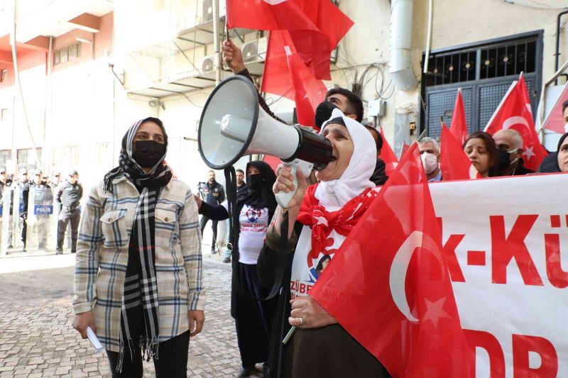 Hakkarili annelerin HDP önündeki evlat nöbeti 35’inci haftada