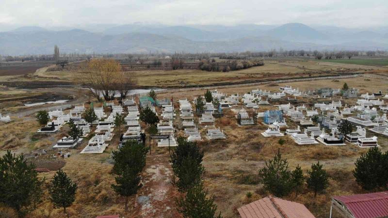 Teröre verilen ilk şehit Süleyman Aydın, kabri başında anıldı
