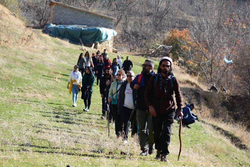 Yüksekovalı dağcılardan Nehri köyüne kültür turu
