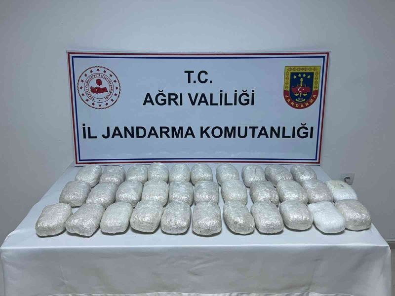 Ağrı’da 31 kilo 587 gram metamfetamin ele geçirildi
