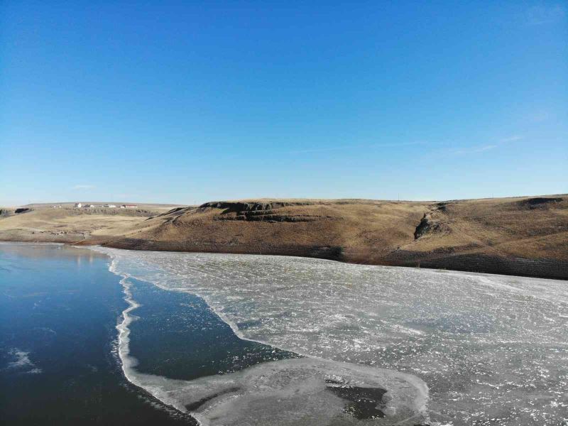 Kars’ta Sibirya soğukları baraj dondurdu
