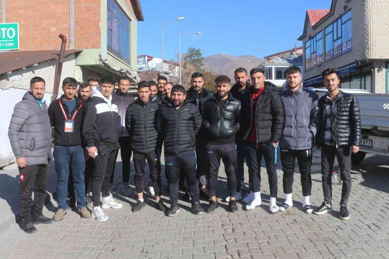 Cizre Spor’un oyuncuları Varto’yu gezdi
