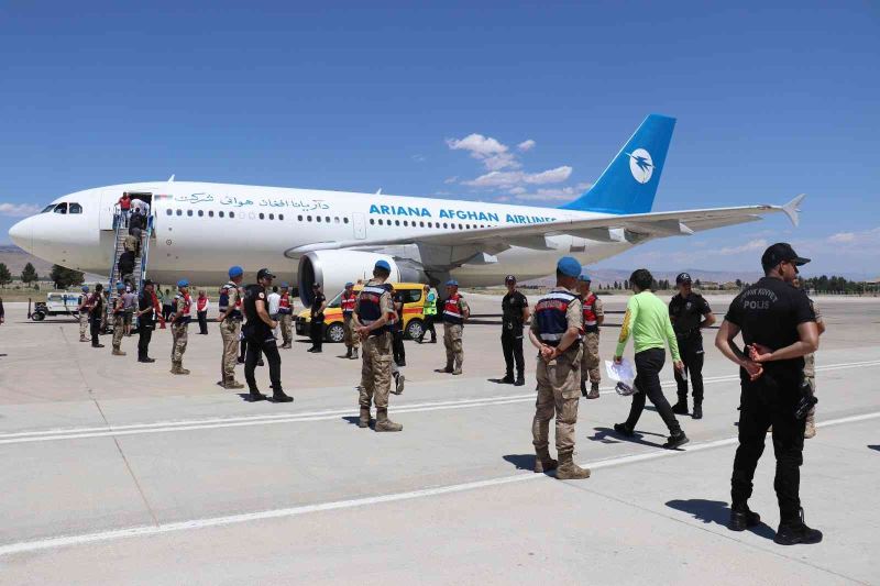 Malatya’da 3 günde bin 135 kaçak göçmen sınır dışı edildi
