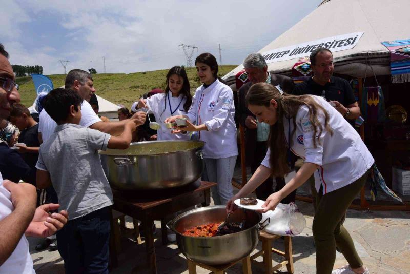 AK Parti Genel Başkan Yardımcısı Demiröz’den Ahlat’a il olma müjdesi
