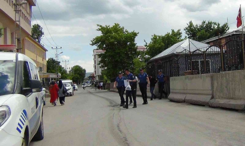 Kars’ta 2 oto hırsızı tutuklandı
