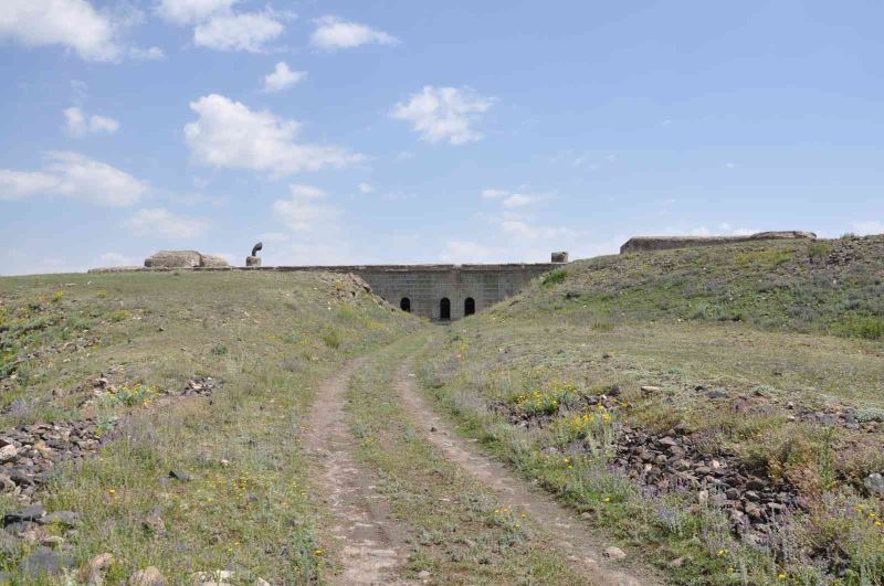 Kars’ta 271 yıllık tabya turizme kazandırılmayı bekliyor
