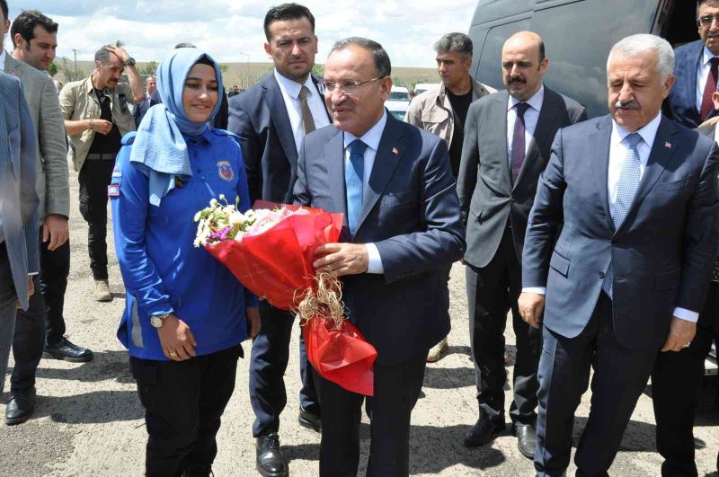 Bakan Bozdağ Kars’tan duyurdu:
