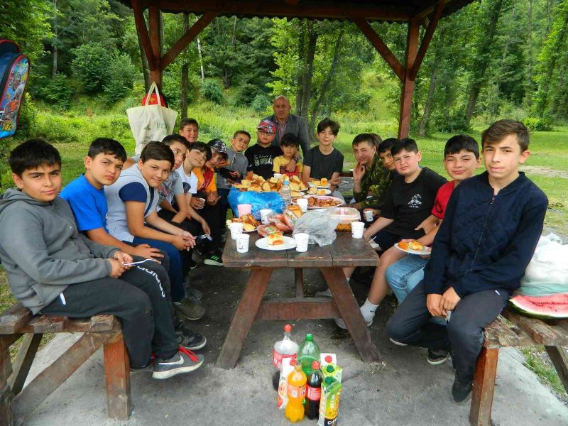 Yaz Kuran kursu öğrencilerine piknik ziyafeti
