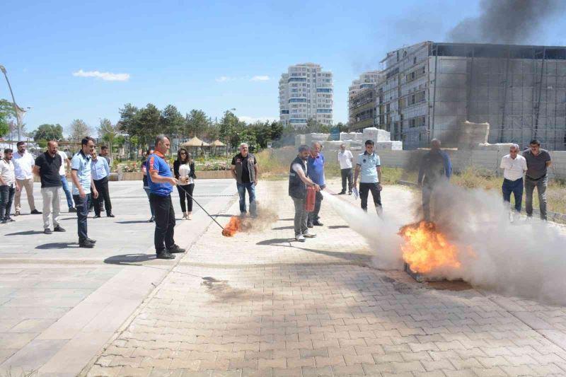 Tuşba Belediyesi personeline ‘Birey ve Aileler İçin Afet Bilinci’ eğitimi
