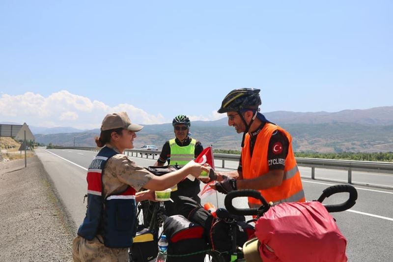 Jandarma’dan aşure ikramı
