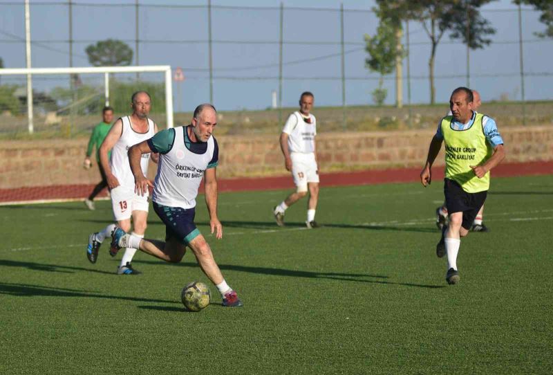 Ahlat’ta ’Şöhretler Karması Futbol Turnuvası’ düzenlendi
