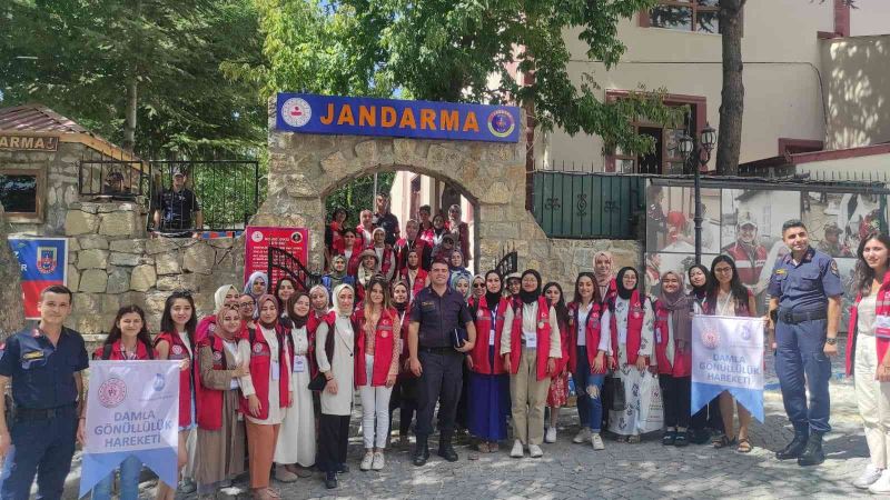 Gönüllü gençler jandarmayla bir araya geldi
