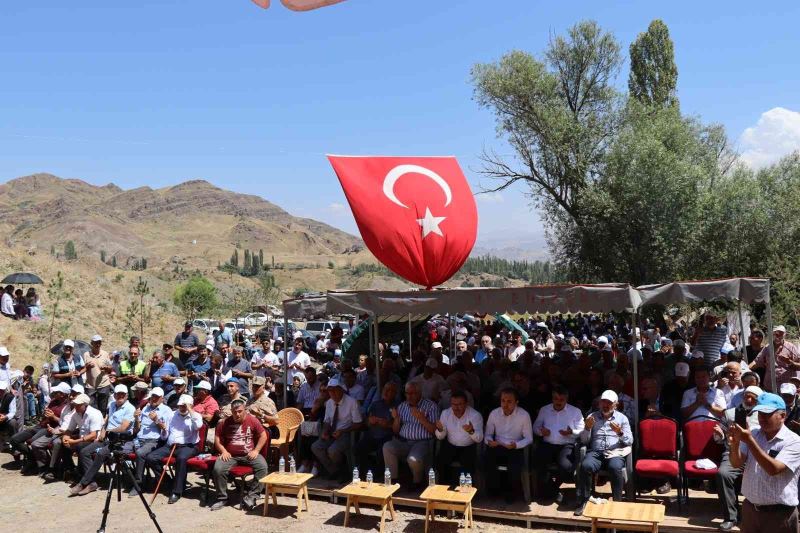 Aşık Sümmani doğduğu köyde düzenlenen şenlikle anıldı
