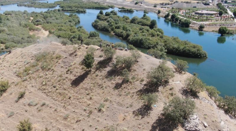 Bingöl’de Urartu dönemine ait olduğu düşünülen Sebeterias Kalesinin sondaj kazısı başladı
