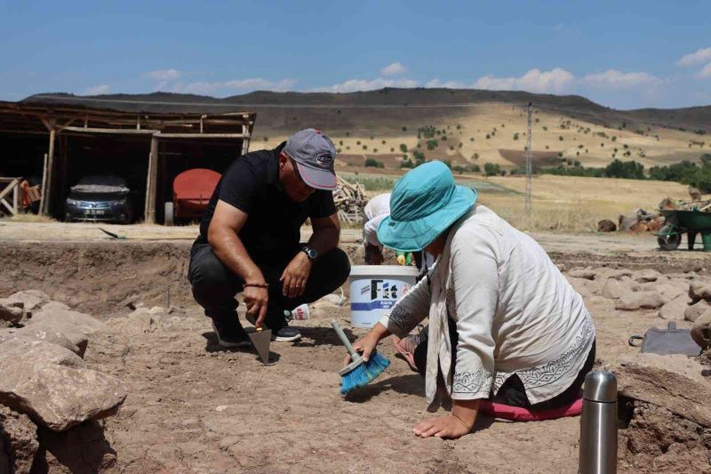 Tunceli Valisi Özkan, kentteki kurtarma kazısı çalışmalarını yerinde inceledi
