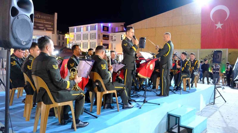 Askeri bandodan 100’üncü yıl dönümünde Zafer Bayramı konseri
