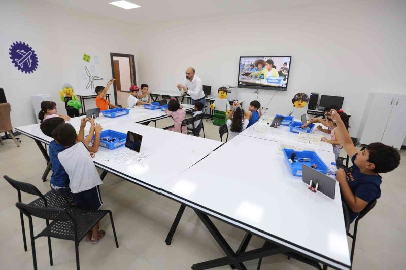 Elazığ’da robotik kodlama eğitimine çocuklardan yoğun ilgi
