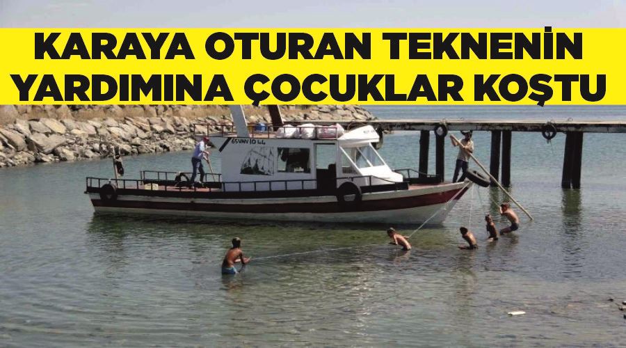 Karaya oturan teknenin yardımına çocuklar koştu