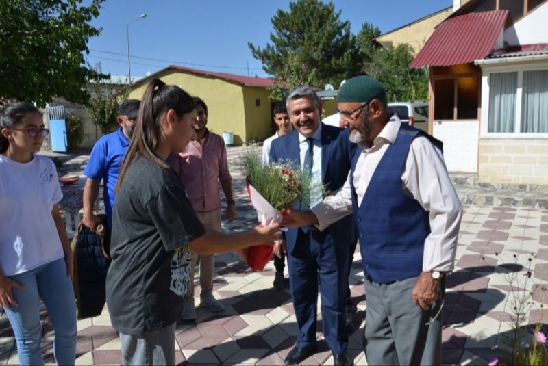 Öğrencilerden Kıbrıs gazisine anlamlı ziyaret
