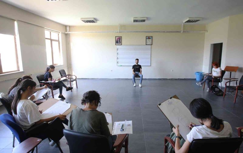 AİÇÜ’de özel yetenek sınavlarına yoğun ilgi
