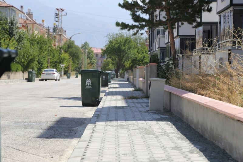Erzincan’da iki mahallede kaldırımlar yenilendi
