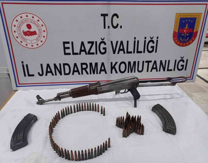 Elazığ’da silah kaçakçılarına yönelik operasyonda Kalaşnikof ele geçirildi
