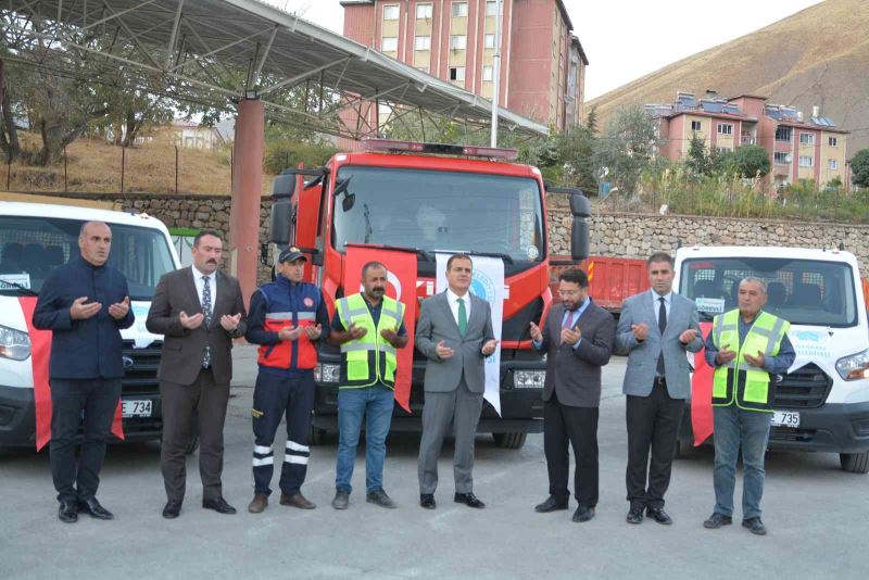 Hakkari belediyesi araç filosuna 3 araç daha ekledi
