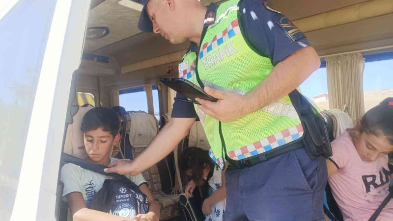 Elazığ’da jandarmadan radarlı ve dronlu trafik denetimi
