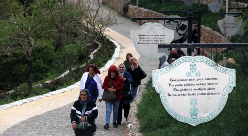 Özlem ve hasretin dile geldiği “Mani Yolu”
