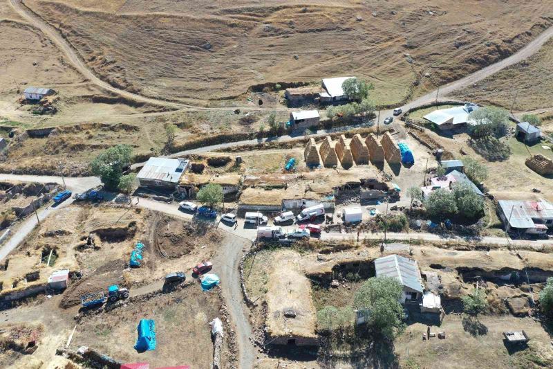 Göle depremi sonra yıkımın en fazla yaşandığı Çullu köyü drone ile görüntülendi
