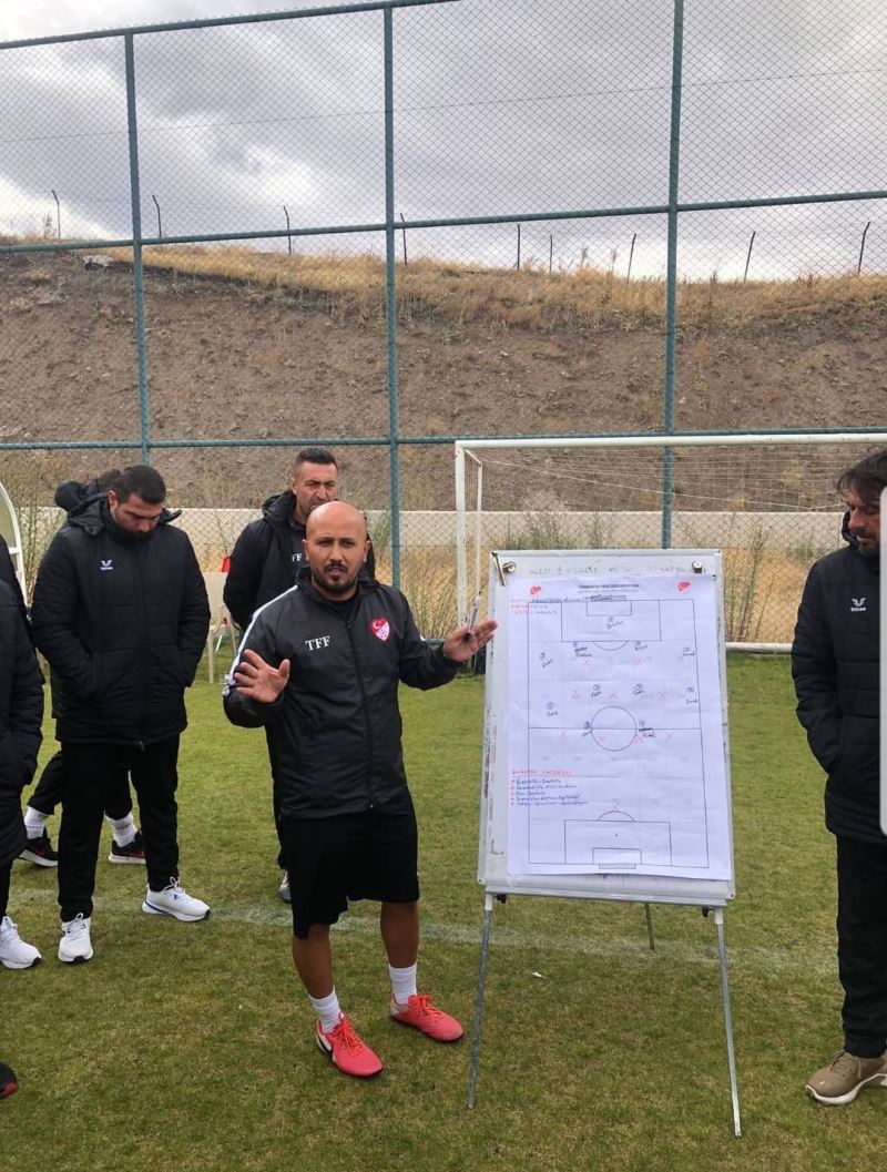 Samet Erdem, UEFA A lisans kursunda
