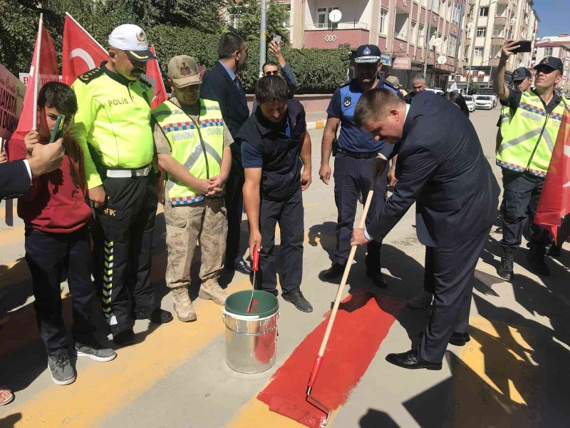 Öğrenciler, ‘Yayalara öncelik duruşu, hayata saygı duruşu’ dedi
