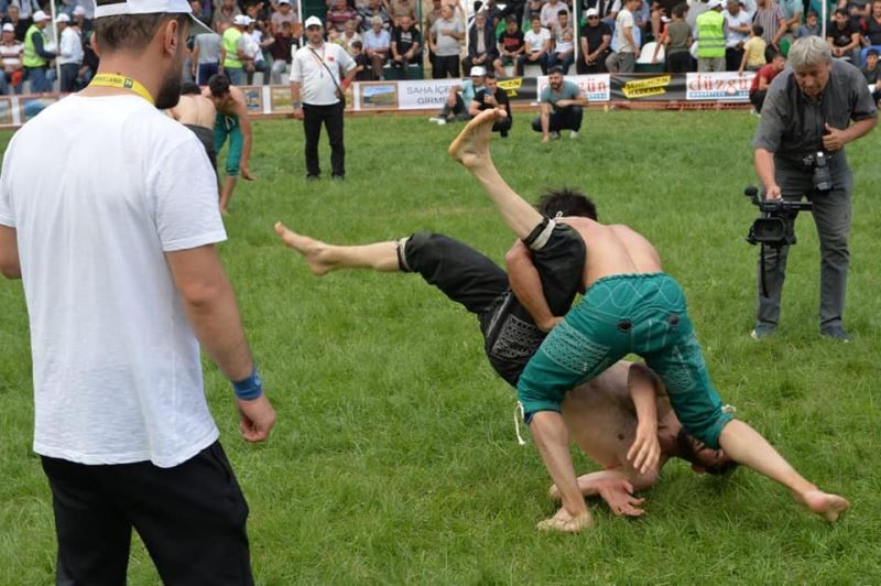 Tortum’da karakucak güreşleri
