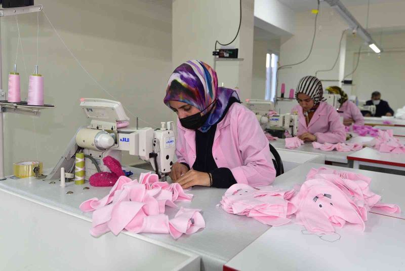 Ahlat’taki tekstil atölyeleri kadın istihdamına büyük katkı sağlıyor
