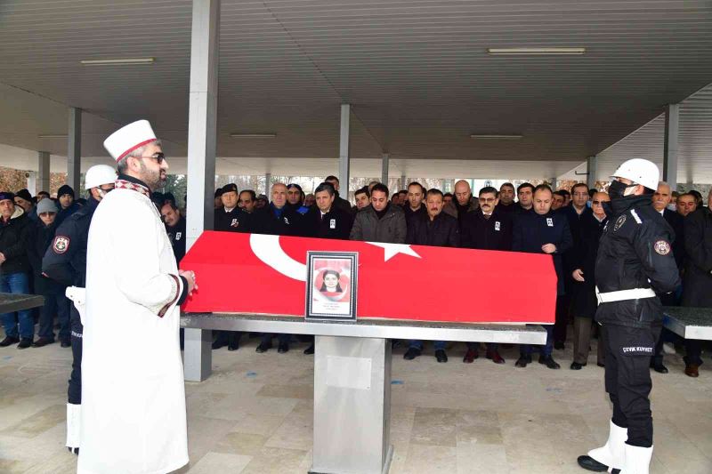 Kocası tarafından öldürülen kadın polis, Malatya’da defnedildi
