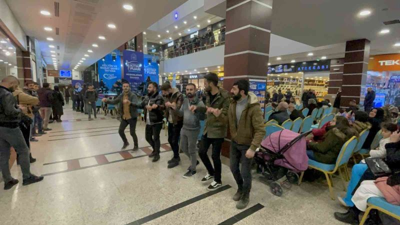 Tatvan Doğu Anadolu 1. Kitap Fuarı’nda konser keyfi yaşandı
